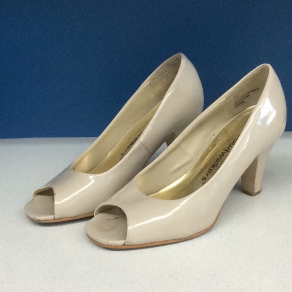 Tan heel
